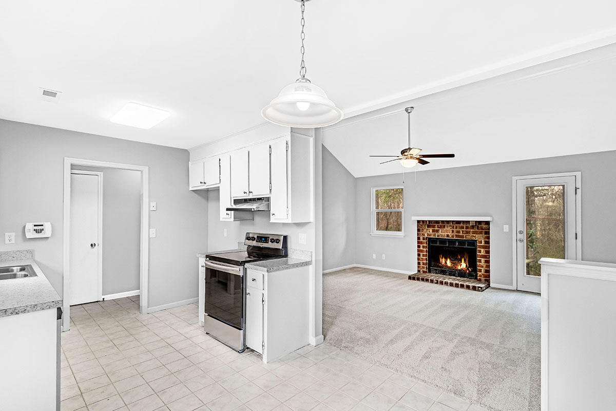 154 Hummingbird Avenue Ladson, SC 29456 - Photo 8 of 21 8