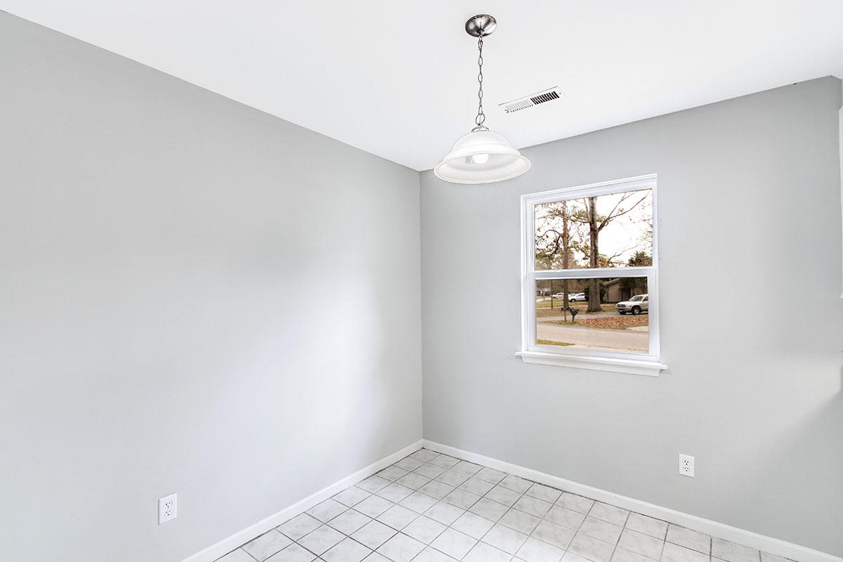 154 Hummingbird Avenue Ladson, SC 29456 - Photo 9 of 21 9