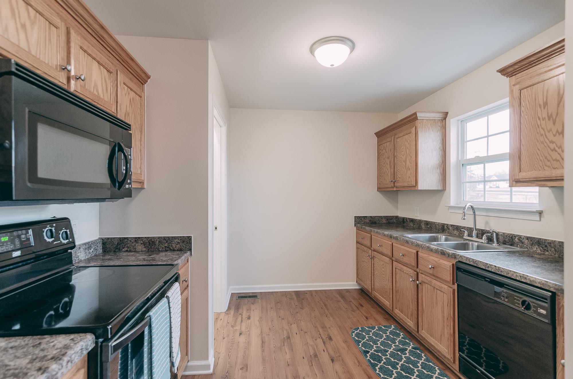 333 Blackey Bandy Road Bethpage, TN 37022 - Photo 3 of 17 LOTS OF SPACE AWAITS YOU IN THIS KITCHEN!