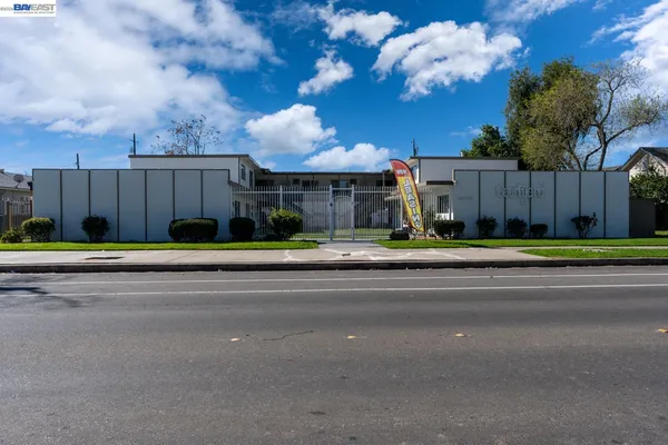 $2,499,999 | 132 West 18th Street, Merced, CA 95340