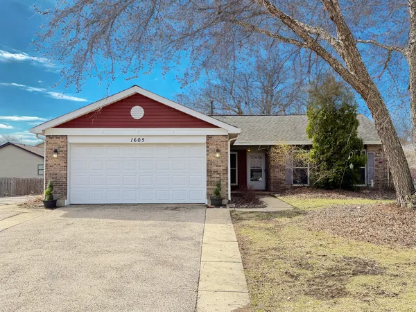 $335,000 | 1605 Powder Horn Drive, Algonquin, IL 60102