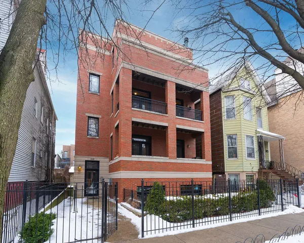 $750,000 | 3248 North Kenmore Avenue, Unit 3, Chicago, IL 60657