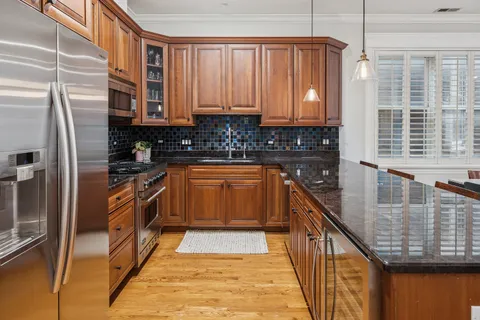 $750,000 | 3248 North Kenmore Avenue, Unit 3, Chicago, IL 60657