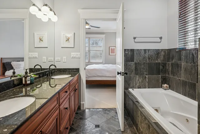 $750,000 | 3248 North Kenmore Avenue, Unit 3, Chicago, IL 60657