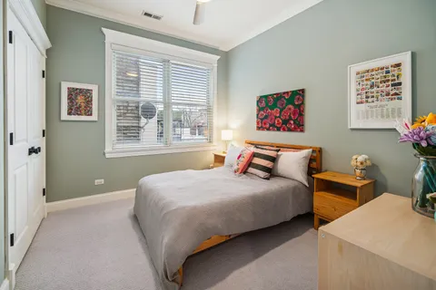 $750,000 | 3248 North Kenmore Avenue, Unit 3, Chicago, IL 60657