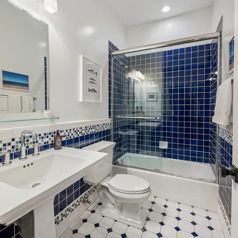 $750,000 | 3248 North Kenmore Avenue, Unit 3, Chicago, IL 60657