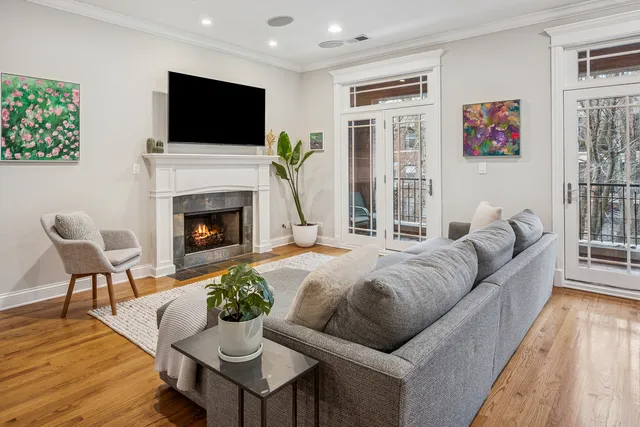 $750,000 | 3248 North Kenmore Avenue, Unit 3, Chicago, IL 60657