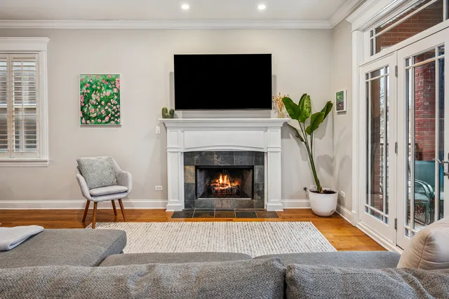 $750,000 | 3248 North Kenmore Avenue, Unit 3, Chicago, IL 60657