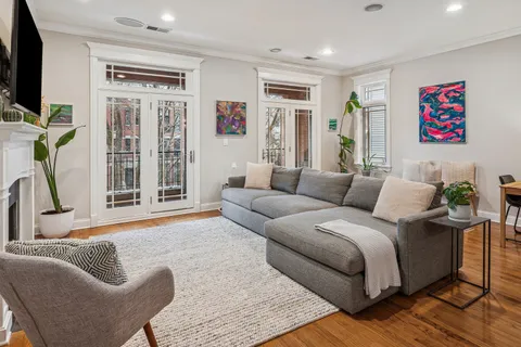 $750,000 | 3248 North Kenmore Avenue, Unit 3, Chicago, IL 60657