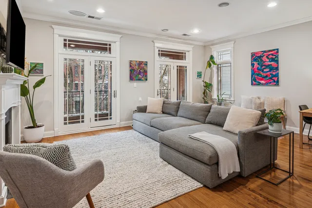 $750,000 | 3248 North Kenmore Avenue, Unit 3, Chicago, IL 60657