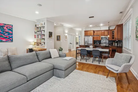 $750,000 | 3248 North Kenmore Avenue, Unit 3, Chicago, IL 60657