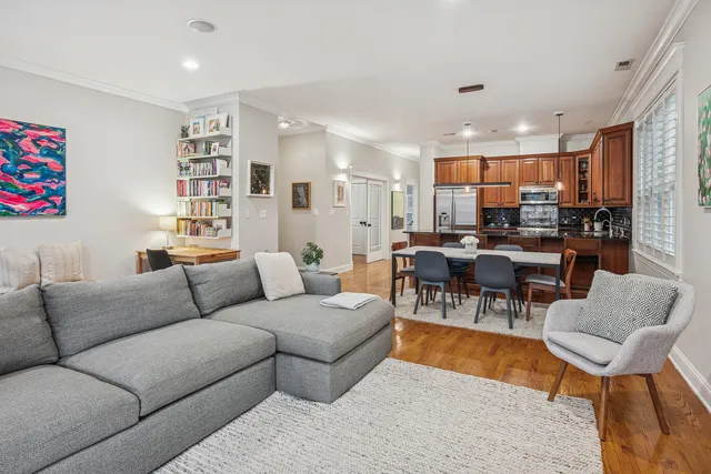 $750,000 | 3248 North Kenmore Avenue, Unit 3, Chicago, IL 60657