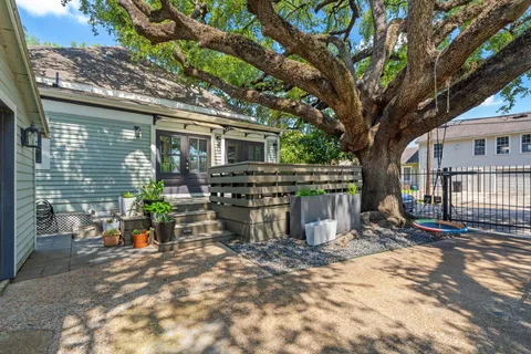 $995,000 | 2910 Houston Avenue, Houston, TX 77009