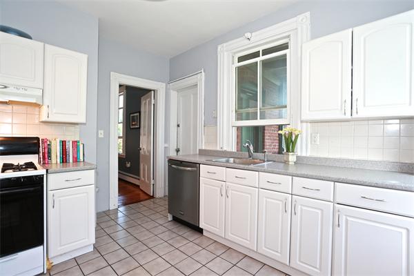 93 Walnut Street, Unit 3 Brookline, MA 02445 - Photo 4 of 26 Gallery Image 4