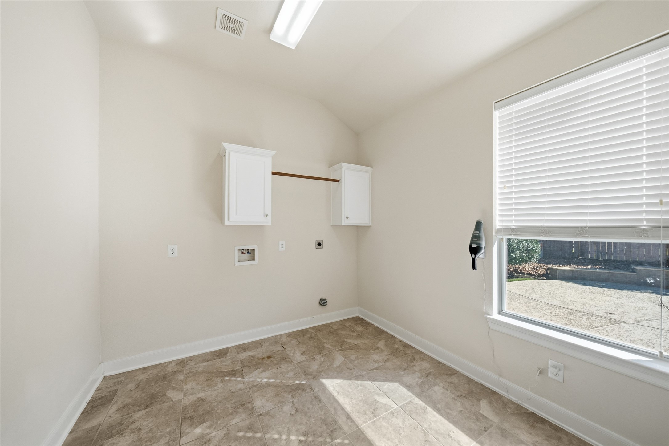 25802 Northcrest Drive Spring, TX 77389 - Photo 13 of 28 an empty room with a window