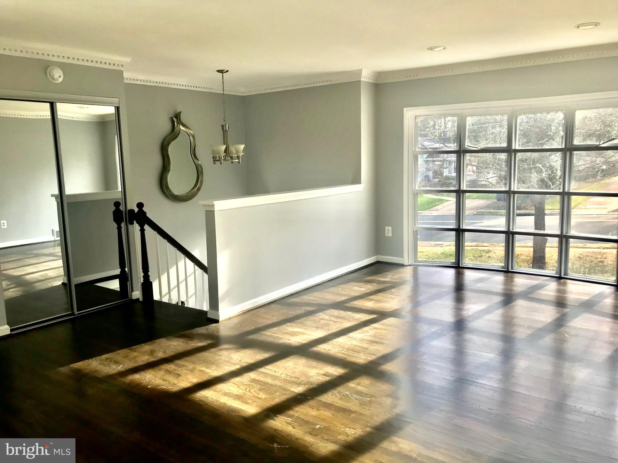 6207 Greeley Boulevard Springfield, VA 22152 - Photo 2 of 16 Living room