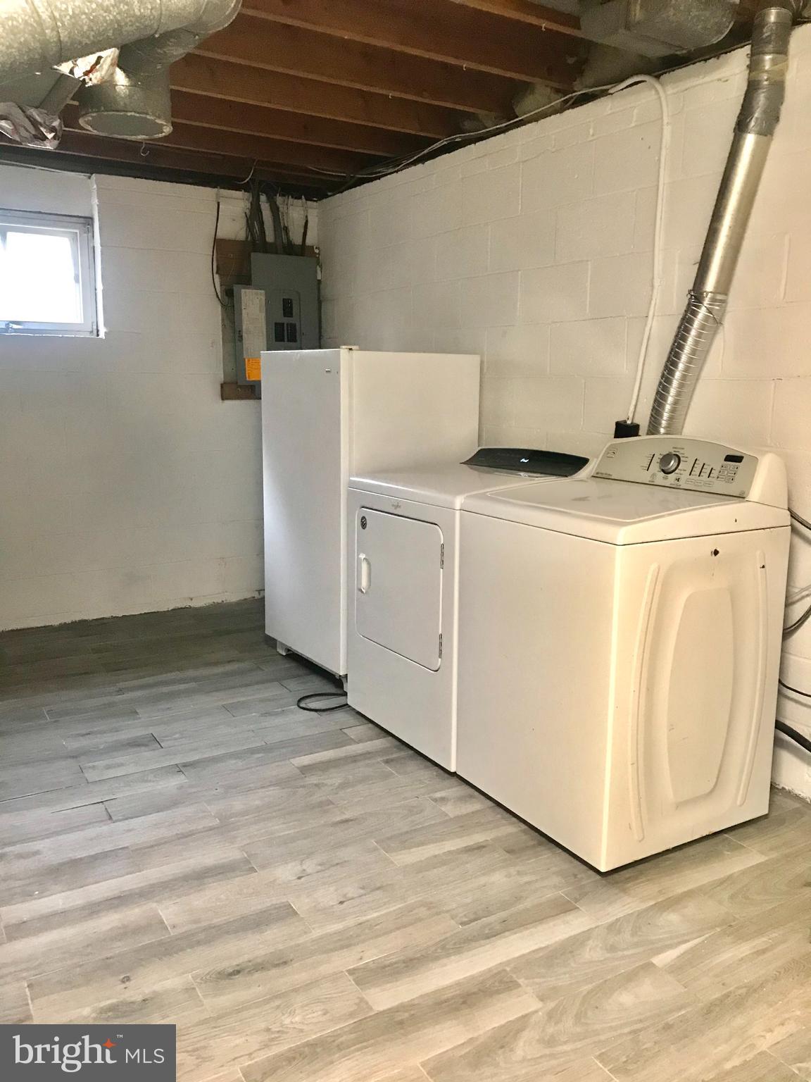 6207 Greeley Boulevard Springfield, VA 22152 - Photo 9 of 16 laundry room