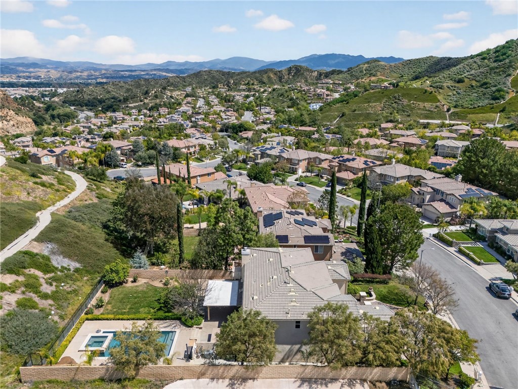 25941 Verandah Court Stevenson Ranch, CA 91381 - Photo 3 of 32