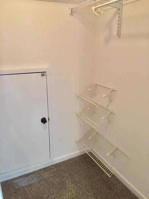 328 Davenport Road Fort Walton Beach, FL 32547 - Photo 17 of 26 Master walk in closet