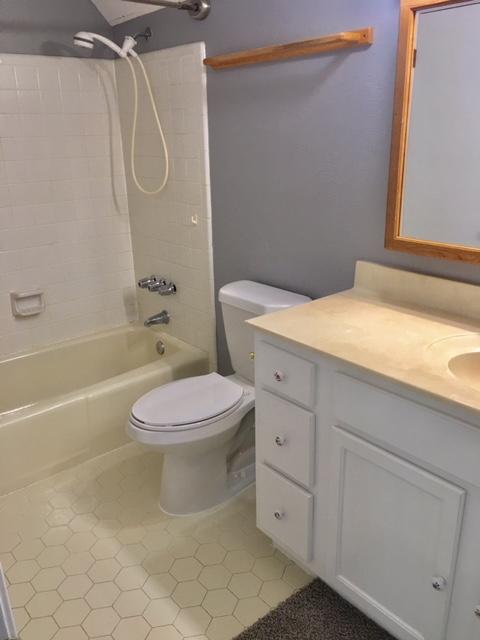 328 Davenport Road Fort Walton Beach, FL 32547 - Photo 20 of 26 Upstairs full bathroom