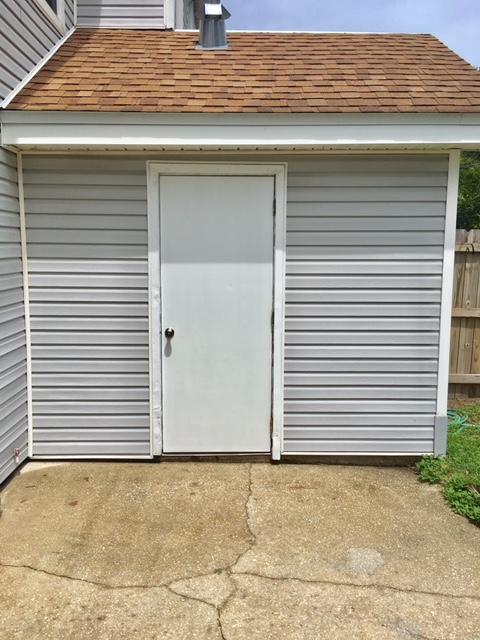 328 Davenport Road Fort Walton Beach, FL 32547 - Photo 23 of 26 Storage closet
