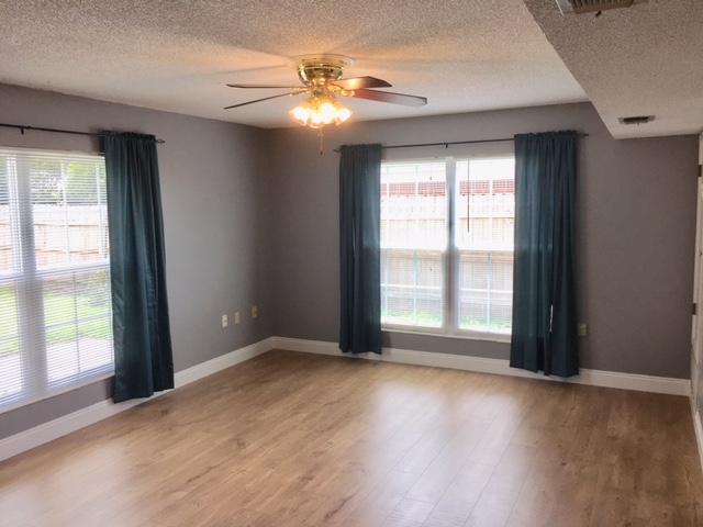 328 Davenport Road Fort Walton Beach, FL 32547 - Photo 8 of 26 Living room