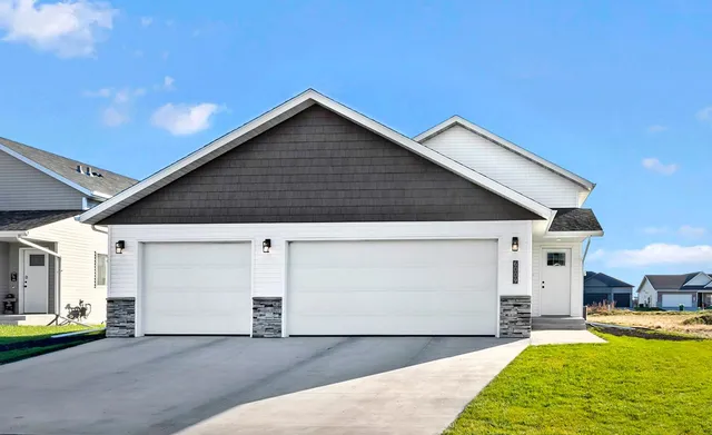 $350,000 | 6009 80th Avenue South, Horace, ND 58047