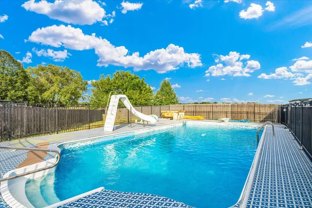 $508,500 | 2501 Woodridge Place, Champaign, IL 61822