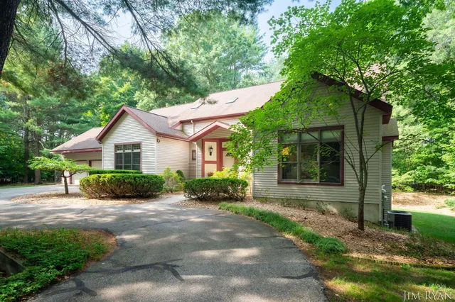 $675,000 | 186 Tiffany Ridge Drive, Holland, MI 49424