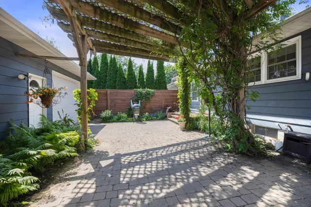 $319,000 | 1028 13th Street East, Glencoe, MN 55336