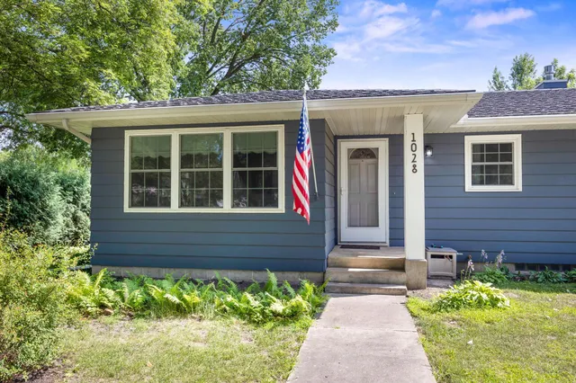 $319,000 | 1028 13th Street East, Glencoe, MN 55336
