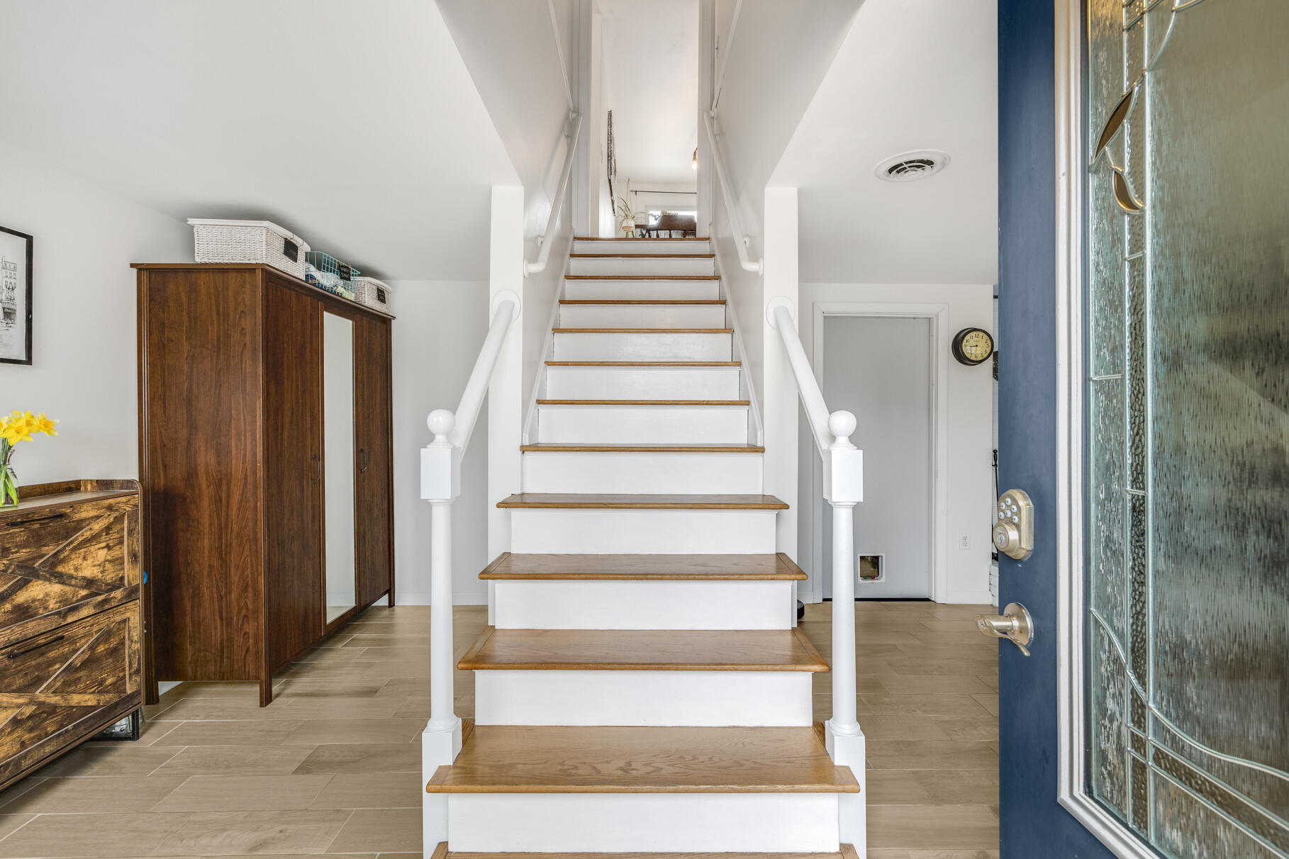 25 Cranberry Road Eastham, MA 02642 - Photo 7 of 45 a view of a hallway with wooden floor and entryway