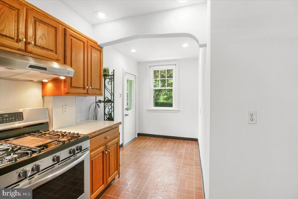 515 Arbor Road Cheltenham, PA 19012 - Photo 11 of 32 a kitchen with a stove and a refrigerator