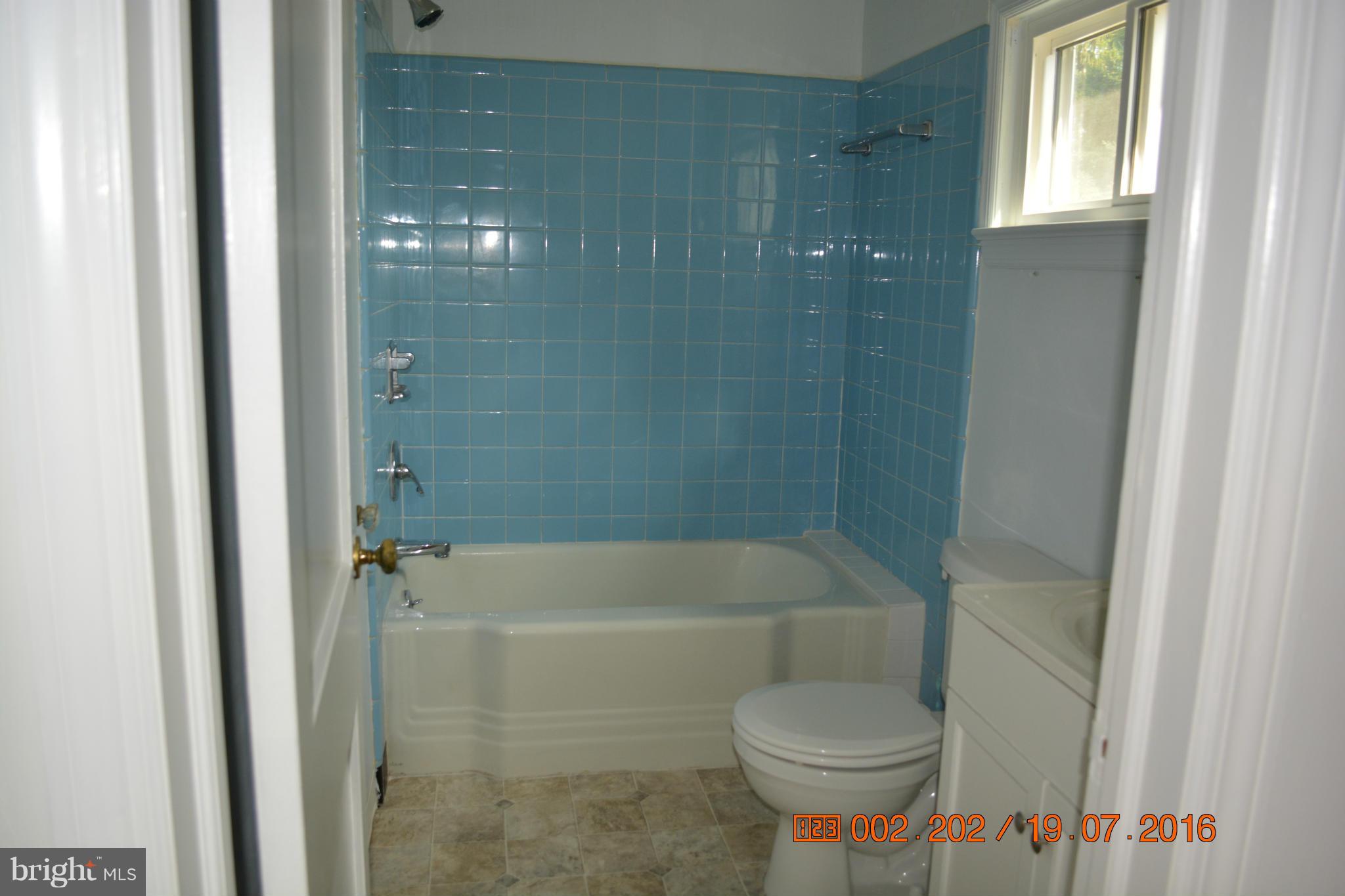 1121 Fairview Road Hagerstown, MD 21742 - Photo 8 of 11 Bath