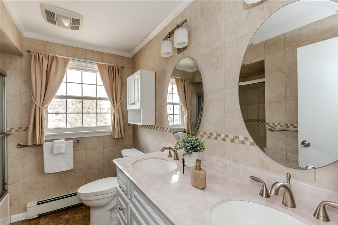 185 Parkside Avenue Pawtucket, RI 02861 - Photo 11 of 31 Bathroom
