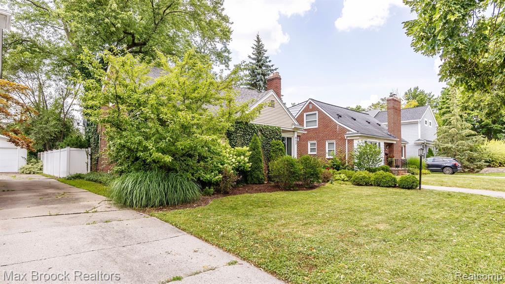 657 Coolidge Road Birmingham, MI 48009 - Photo 3 of 50 Gallery Image 3