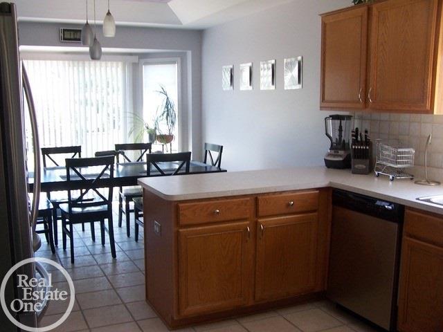 49248 Monte Road New Baltimore, MI 48047 - Photo 26 of 54 31360643-25.JPG