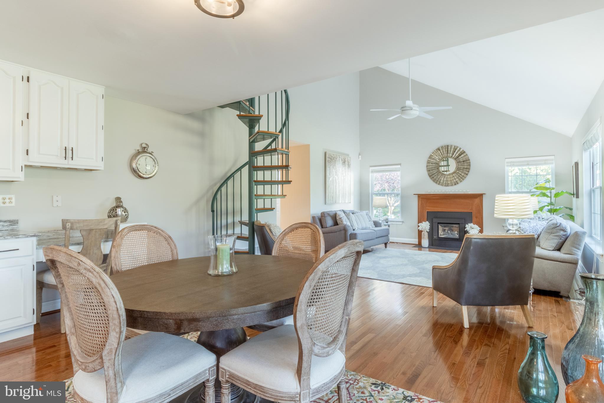 712 Meadowbank Road Kennett Square, PA 19348 - Photo 11 of 30 Breakfast room and Kitchen Built In Desk
