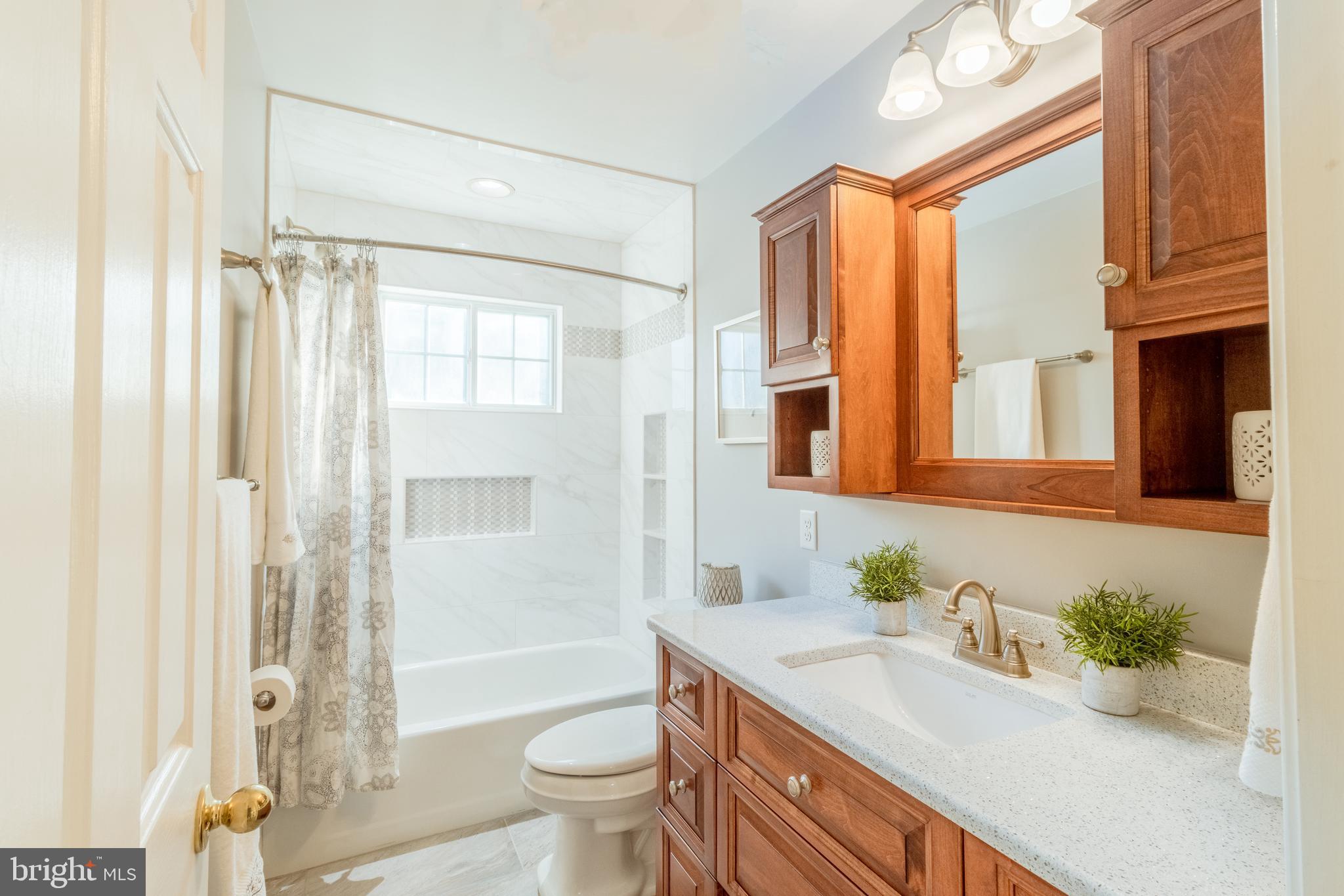 712 Meadowbank Road Kennett Square, PA 19348 - Photo 22 of 30 Upstairs Hall Bathroom