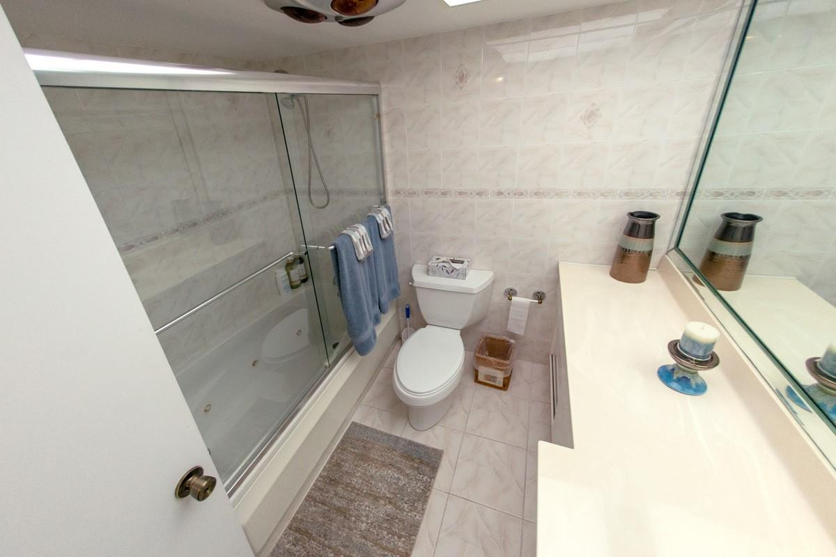 801 North Riverside Drive, Unit 5C Pompano Beach, FL 33062 - Photo 20 of 32 Guest Bath
