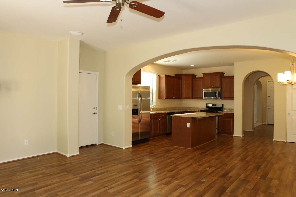 9125 South Roberts Road Tempe, AZ 85284 - Photo 8 of 32 Family Room-Kitchen