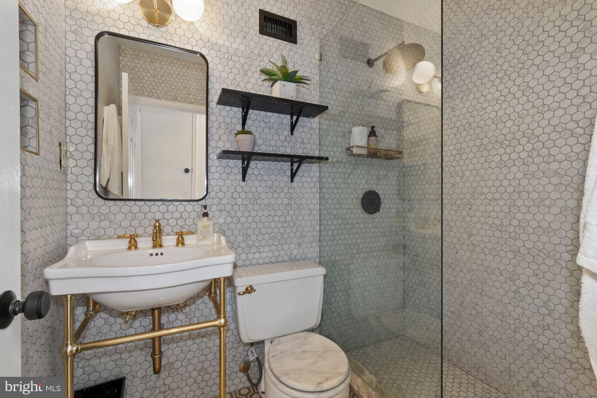 1953 Calvert Street Northwest, Unit C Washington, DC 20009 - Photo 8 of 19 Gallery Image 8