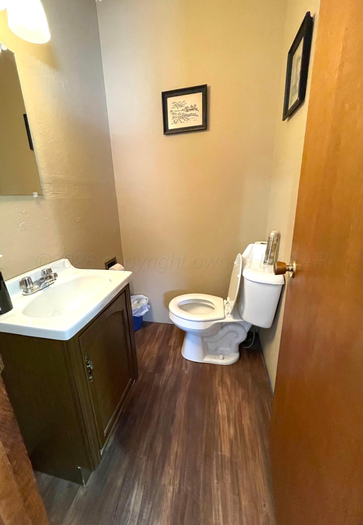 2805 Highway 385 Dimmitt, TX 79027 - Photo 11 of 23 2nd bath 1/2