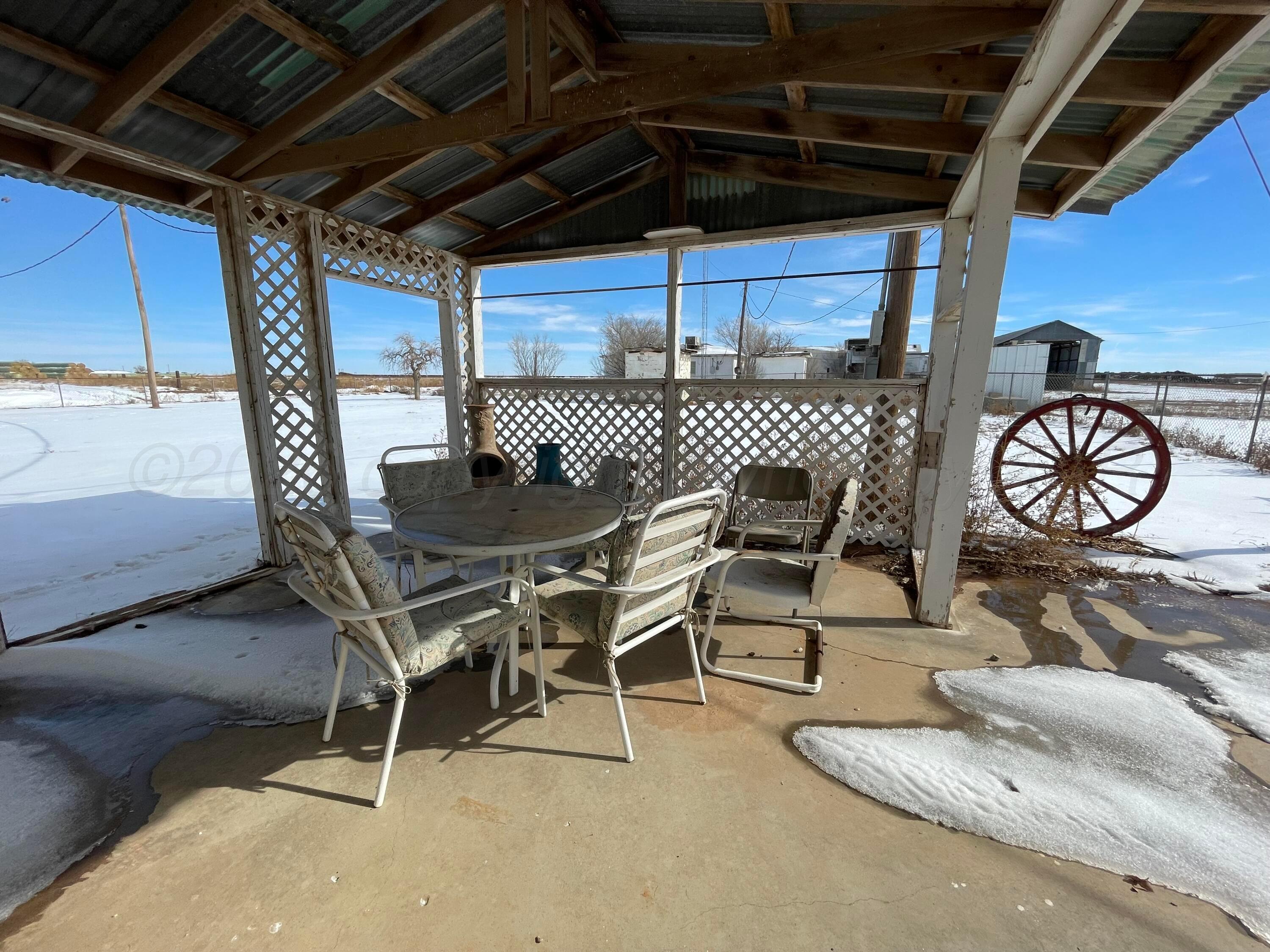 2805 Highway 385 Dimmitt, TX 79027 - Photo 17 of 23 Patio