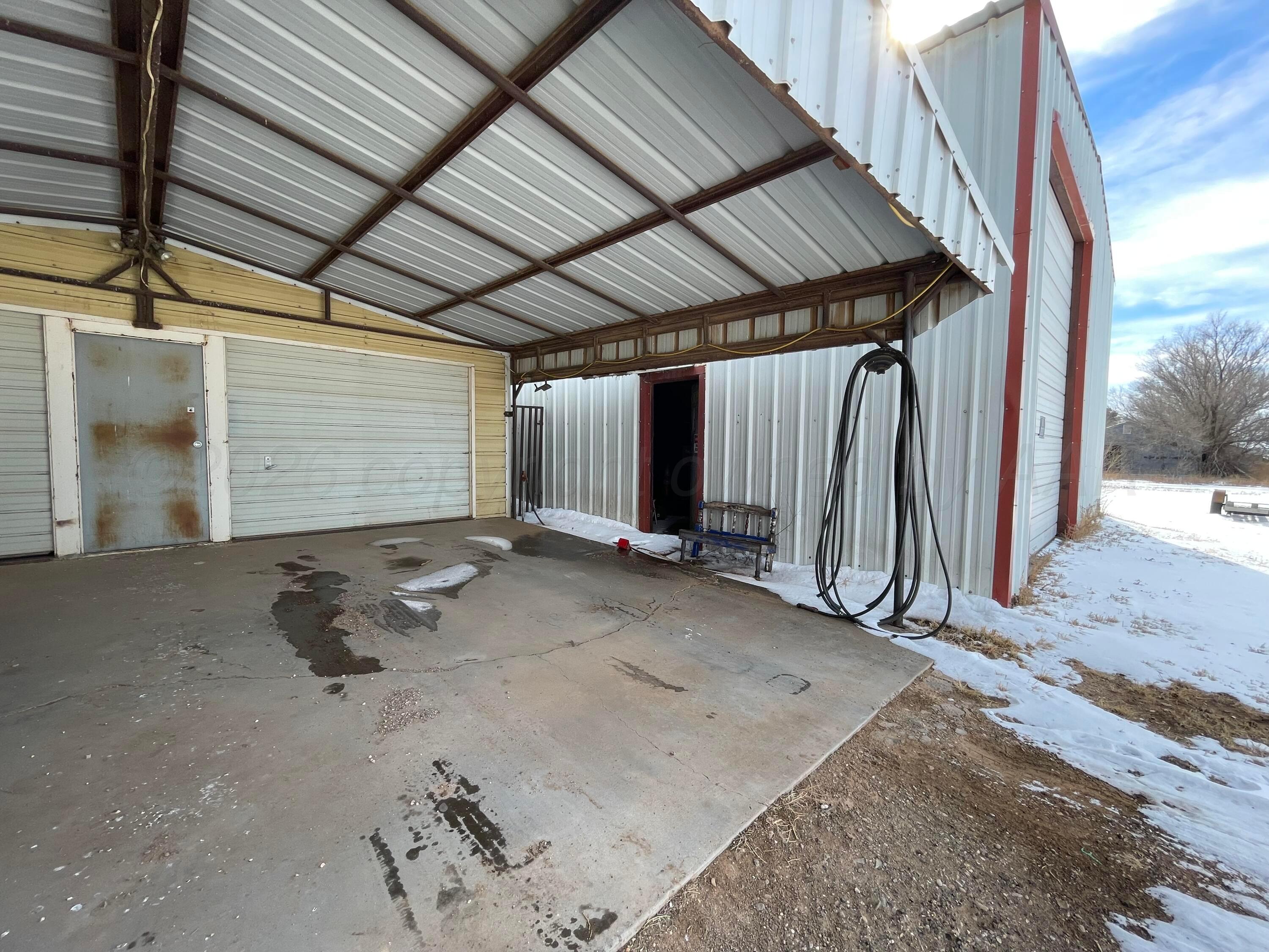 2805 Highway 385 Dimmitt, TX 79027 - Photo 20 of 23 Double carport