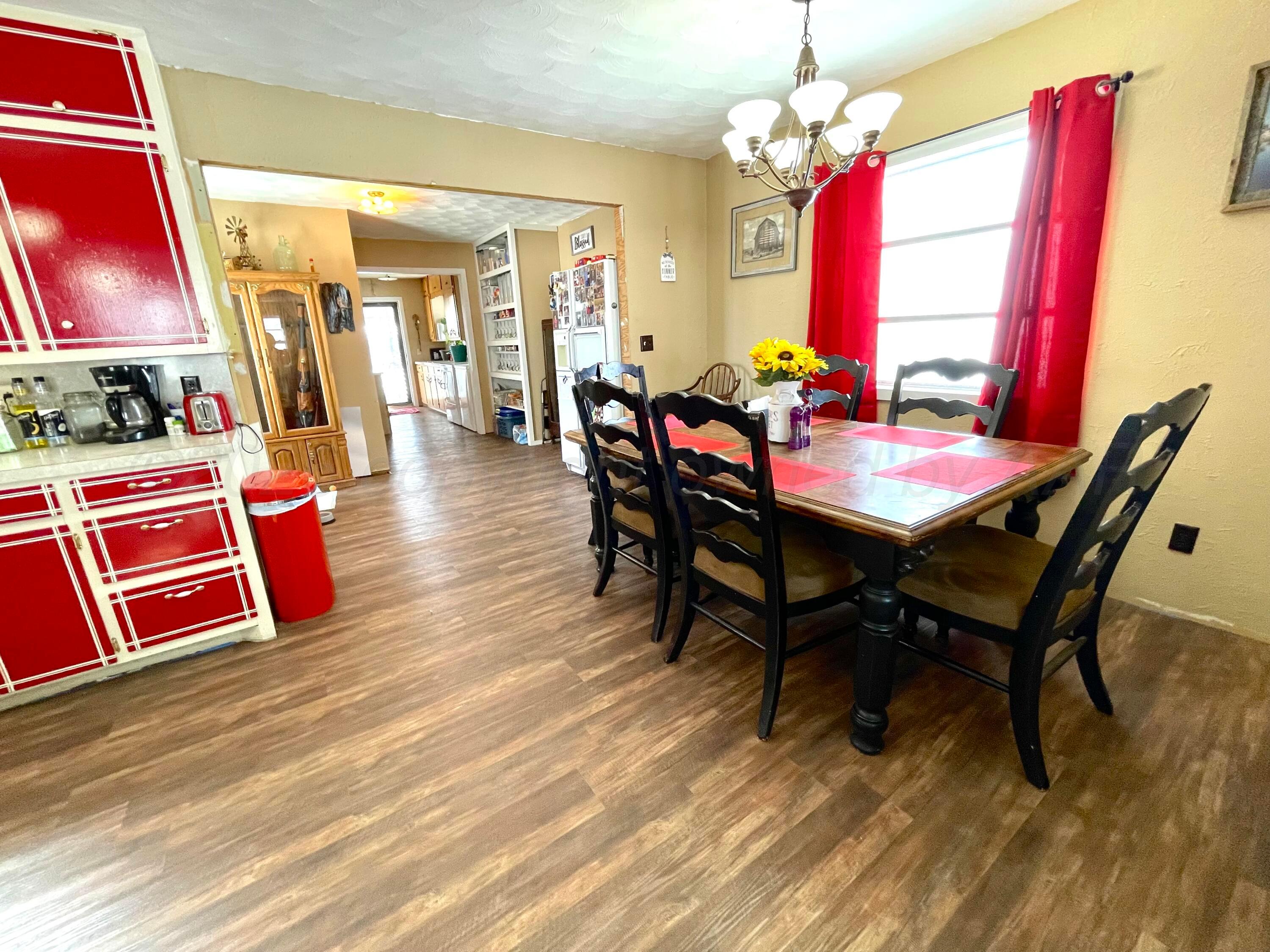2805 Highway 385 Dimmitt, TX 79027 - Photo 9 of 23 Kitchen/Dinning