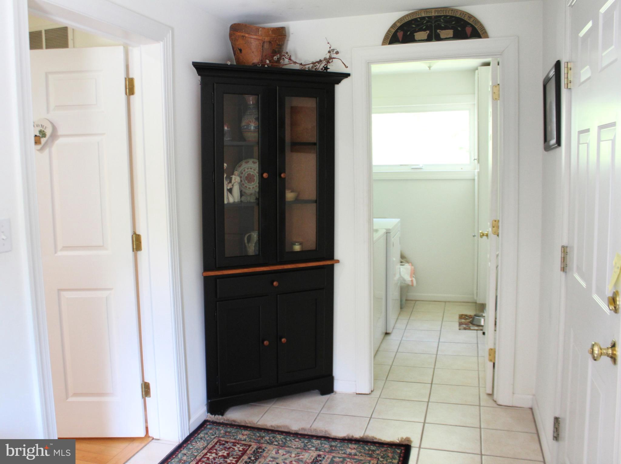 178 Shed Road Douglassville, PA 19518 - Photo 9 of 58 Entryway