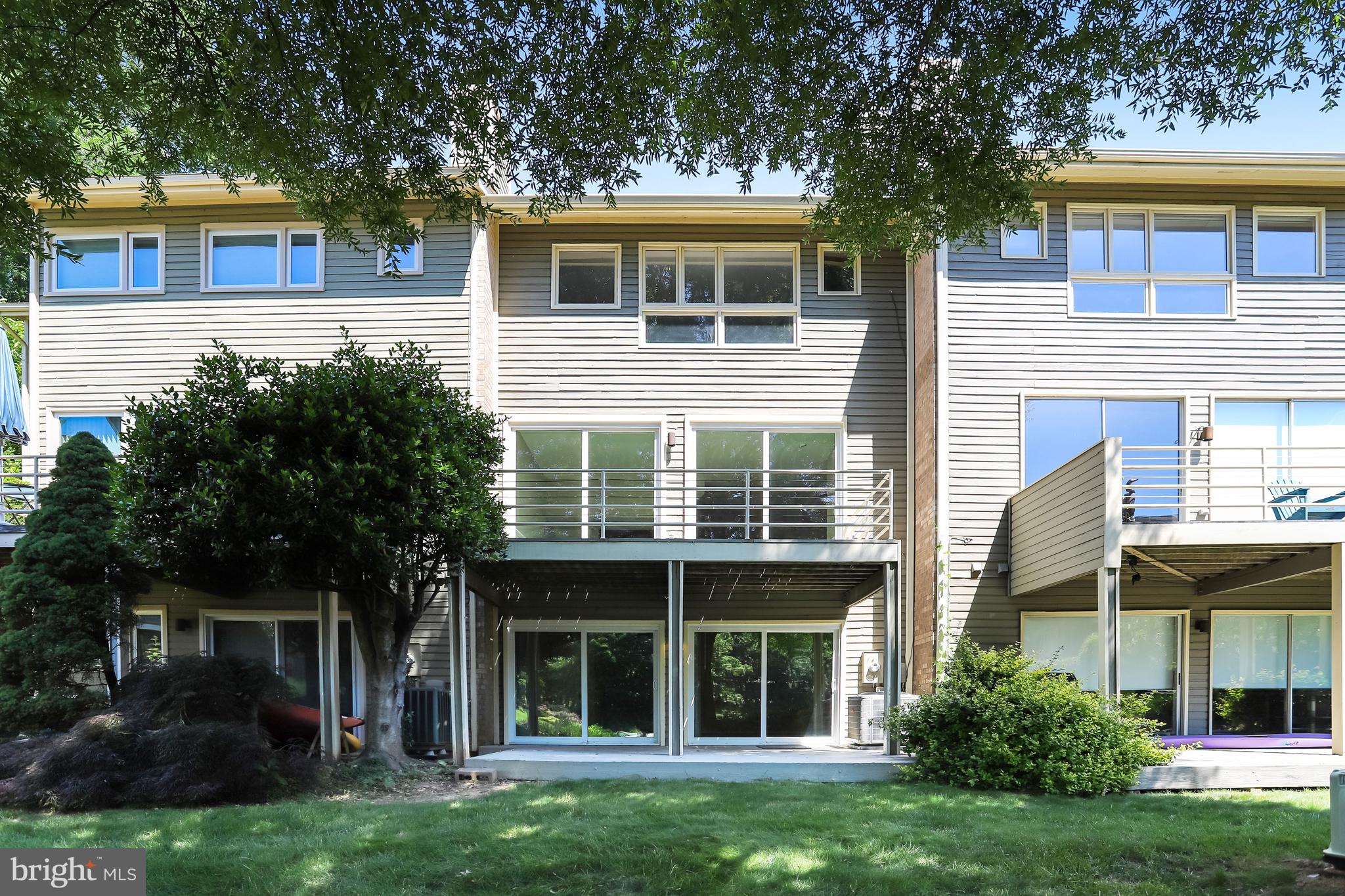 1953 Lakeport Way Reston, VA 20191 - Photo 45 of 60 a front view of a house with a yard