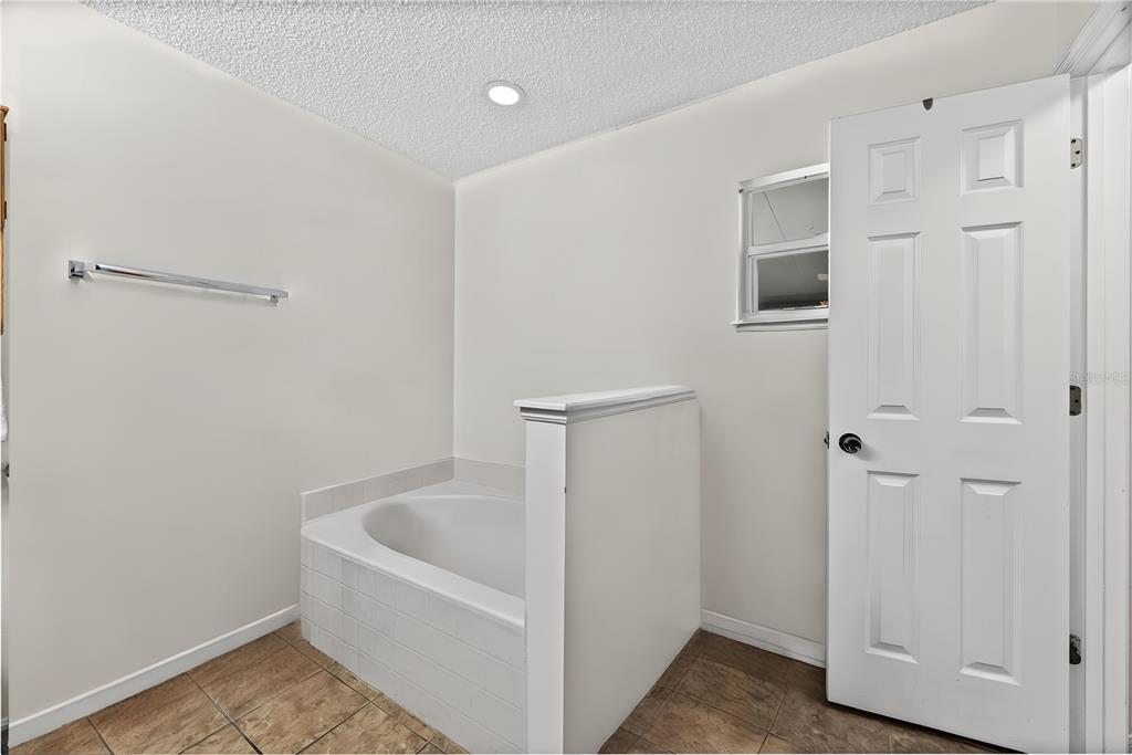 8453 Apple Orchard Road Spring Hill, FL 34608 - Photo 6 of 66 a bathroom with a bathtub