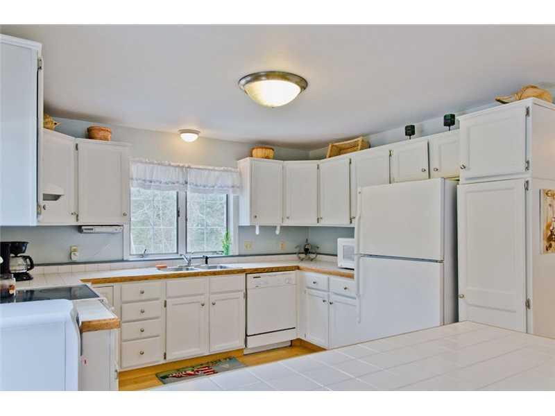 13 Merrill Road Freeport, ME 04032 - Photo 3 of 26 Kitchen.